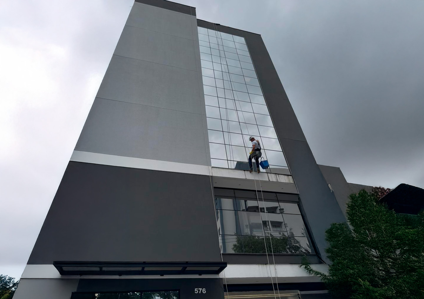 Limpeza de fachada com rapel